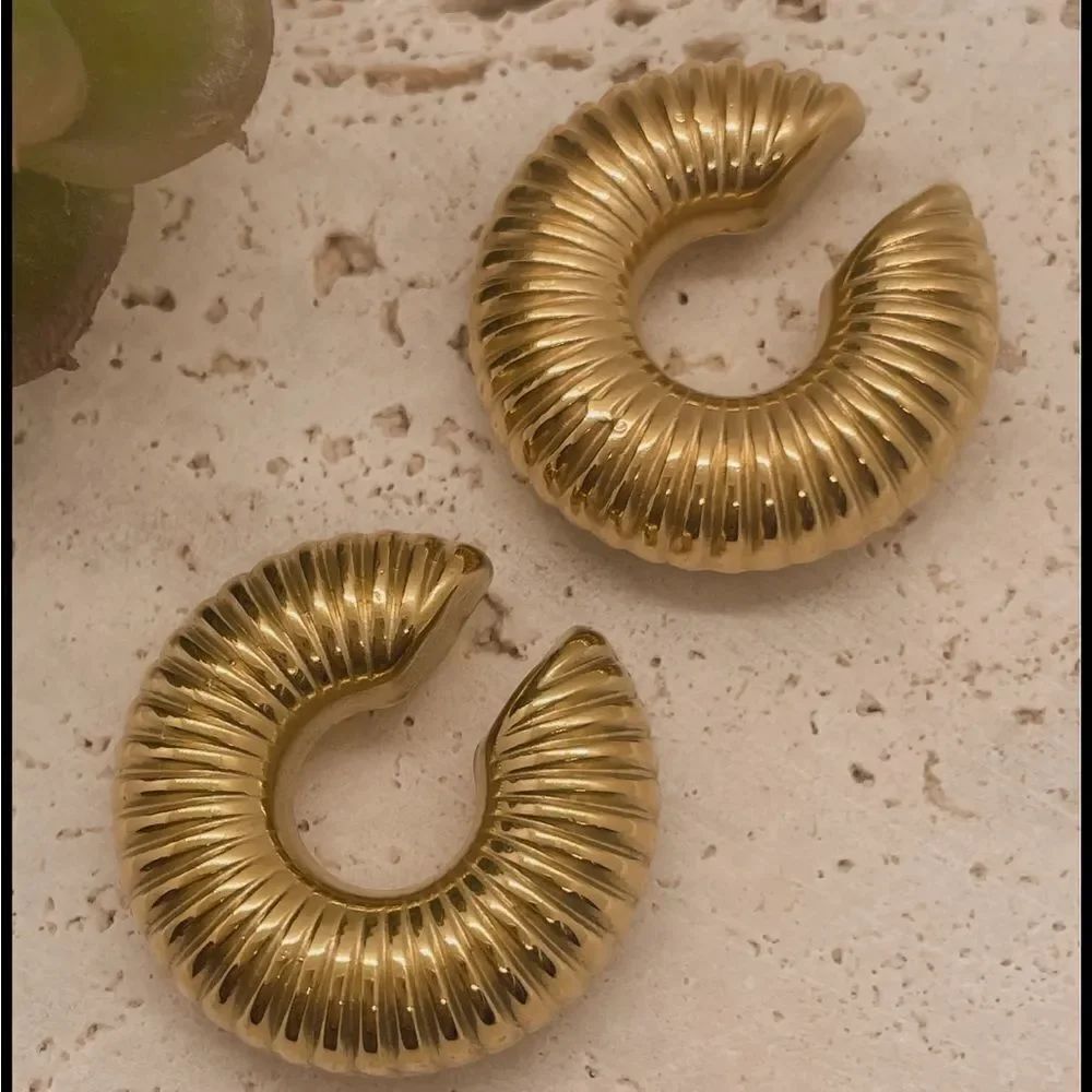 C shape cuff N821